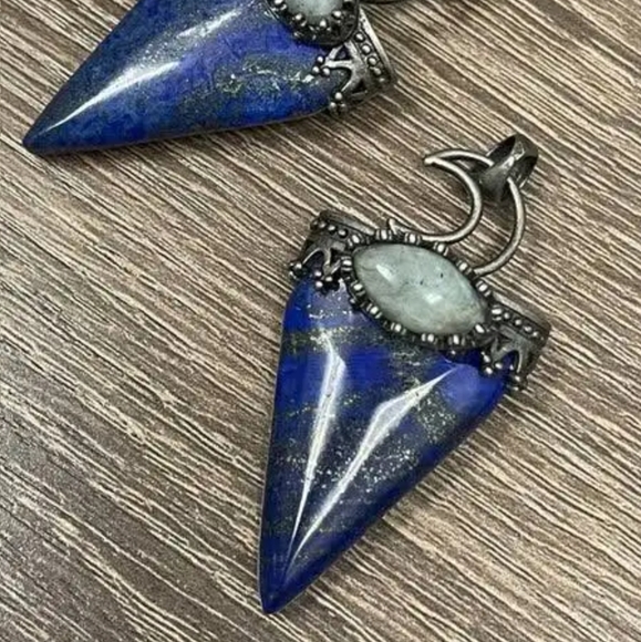 Lapis Lazuli and Labradorite Moon triangle point pendant with necklace - Picture 2 of 5